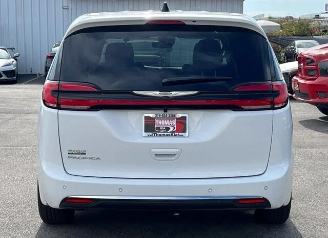 
								Chrysler Pacifica full									