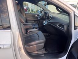 
										Chrysler Pacifica full									