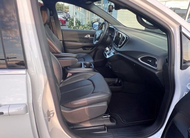 
								Chrysler Pacifica full									