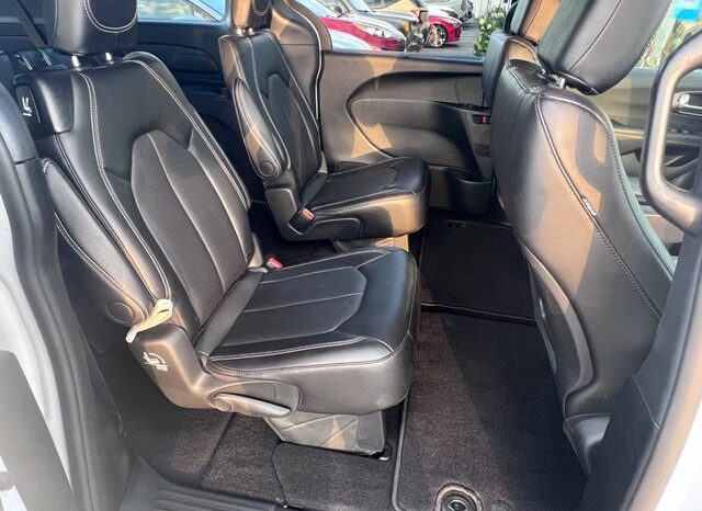 
								Chrysler Pacifica full									