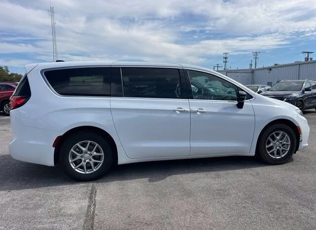 
								Chrysler Pacifica full									