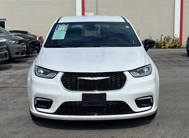 
								Chrysler Pacifica full									