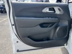 
										Chrysler Pacifica full									