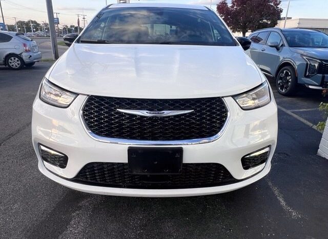 
								Chrysler Pacifica full									