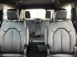 
										Chrysler Pacifica full									