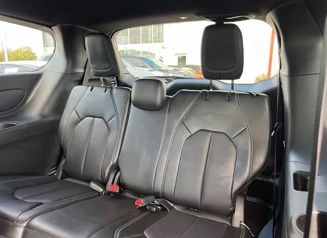 
								Chrysler Pacifica full									