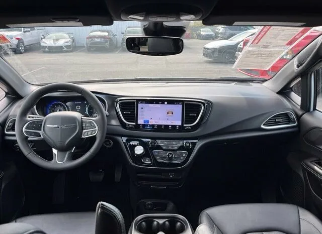 
								Chrysler Pacifica full									
