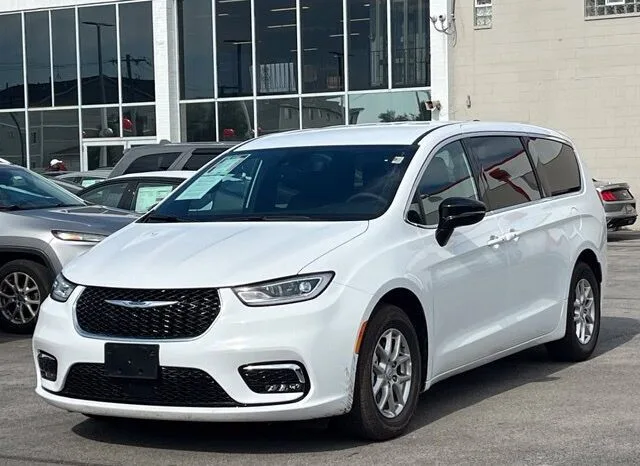 
								Chrysler Pacifica full									