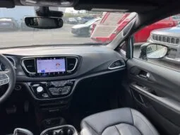 
										Chrysler Pacifica full									