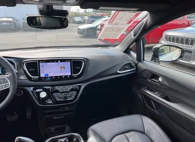 
								Chrysler Pacifica full									