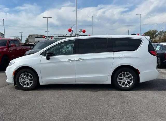 
								Chrysler Pacifica full									