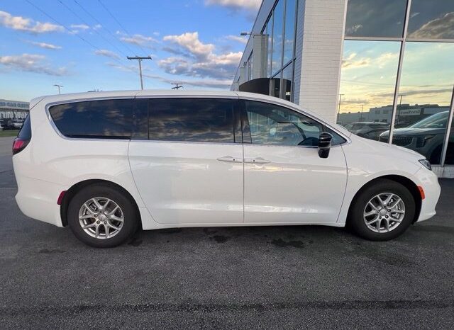 
								Chrysler Pacifica full									
