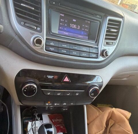 
								Hyundai Tucson full									