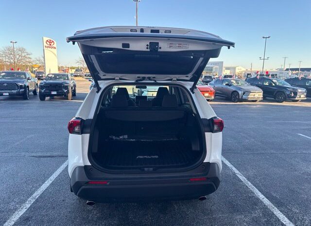 
								Toyota RAV4 Hybrid full									