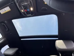 
										Jeep Grand Wagoneer full									