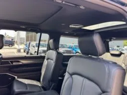 
										Jeep Grand Wagoneer full									