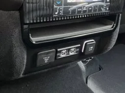 
										Jeep Grand Wagoneer full									