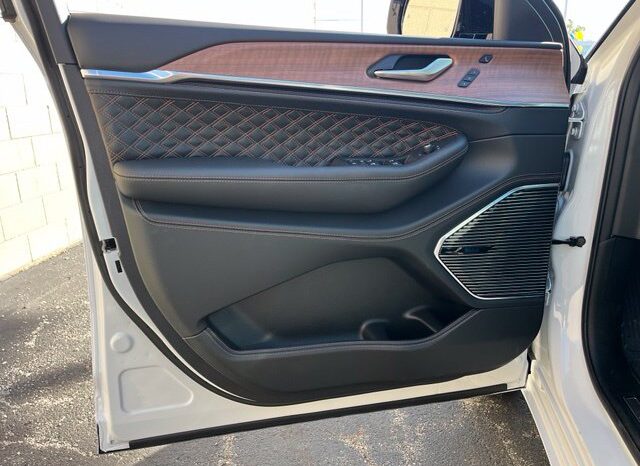 
								Jeep Grand Cherokee L full									