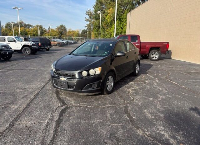 
								Chevrolet Sonic full									
