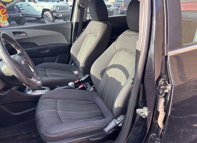 
								Chevrolet Sonic full									