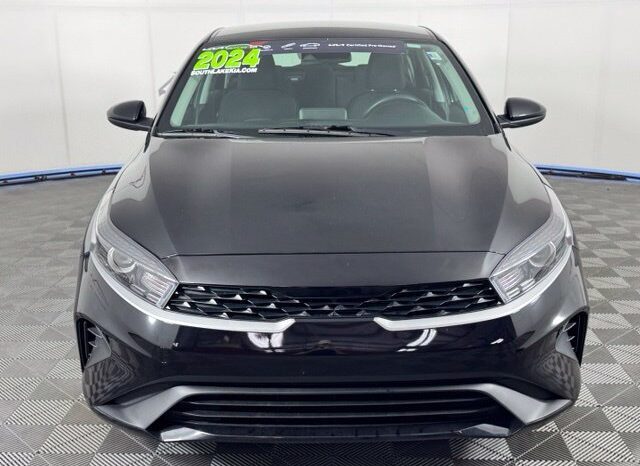 
								Kia Forte full									