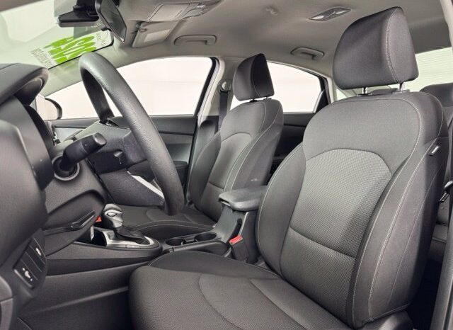 
								Kia Forte full									