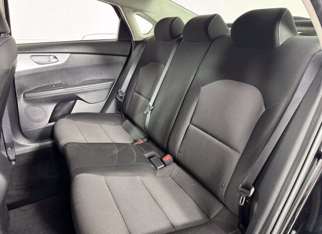 
								Kia Forte full									