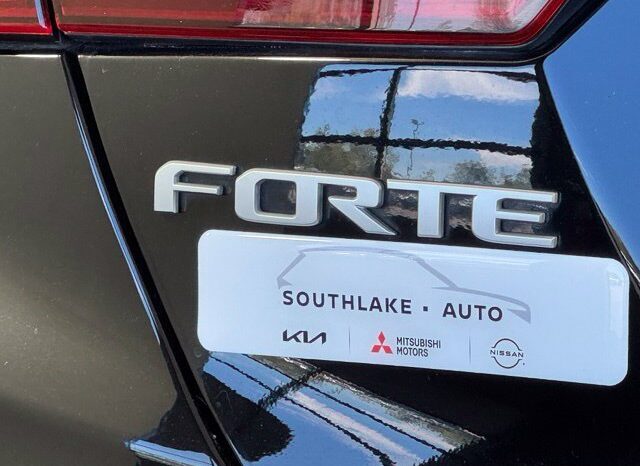 
								Kia Forte full									