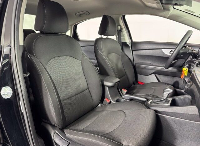 
								Kia Forte full									