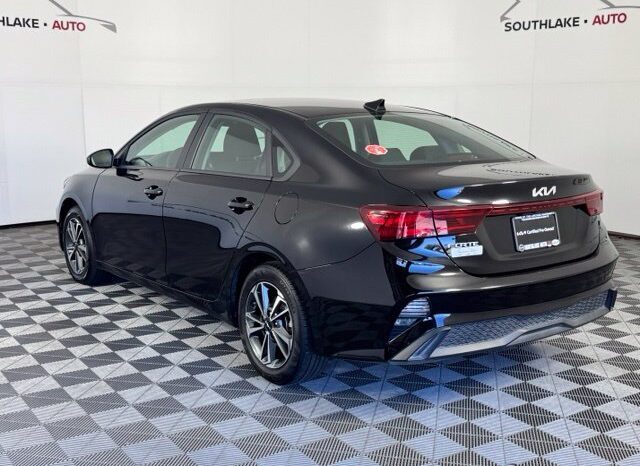 
								Kia Forte full									