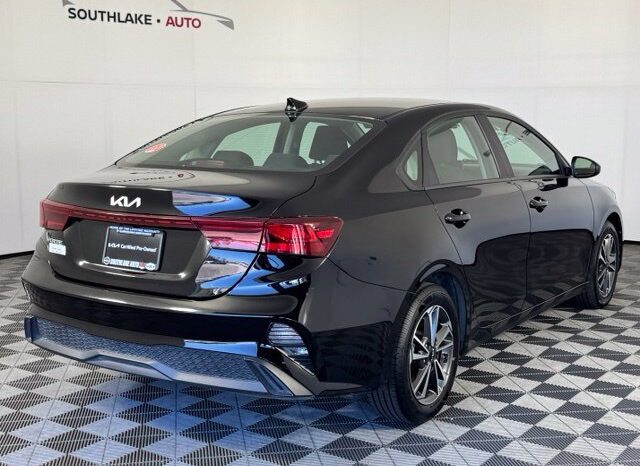 
								Kia Forte full									
