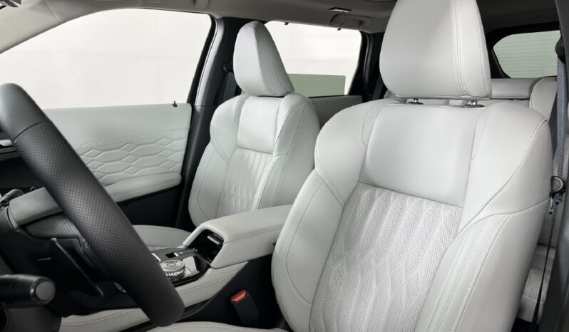 
								Mitsubishi Outlander full									