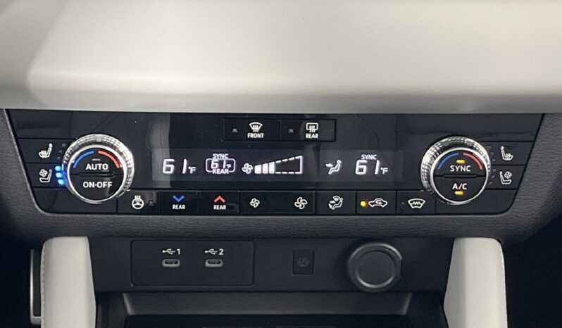 
								Mitsubishi Outlander full									