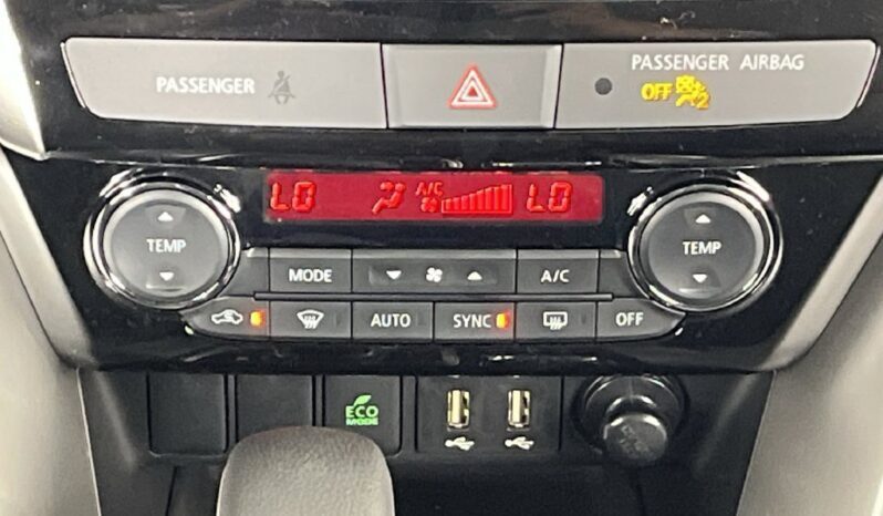 
								Mitsubishi Eclipse Cross full									