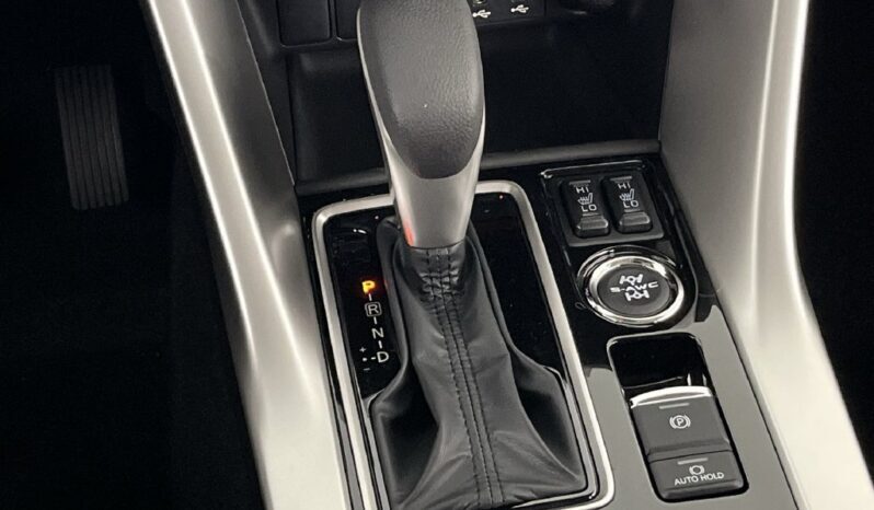
								Mitsubishi Eclipse Cross full									