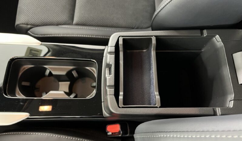 
								Mitsubishi Eclipse Cross full									