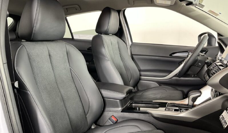 
								Mitsubishi Eclipse Cross full									