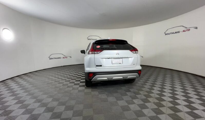
								Mitsubishi Eclipse Cross full									