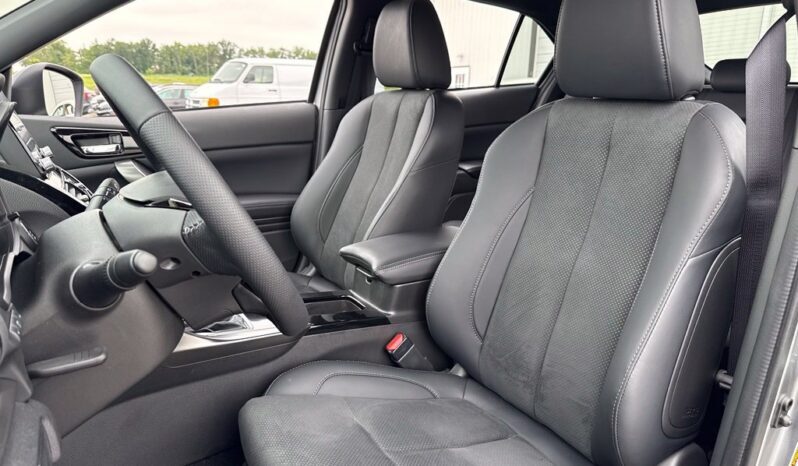 
								Mitsubishi Eclipse Cross full									