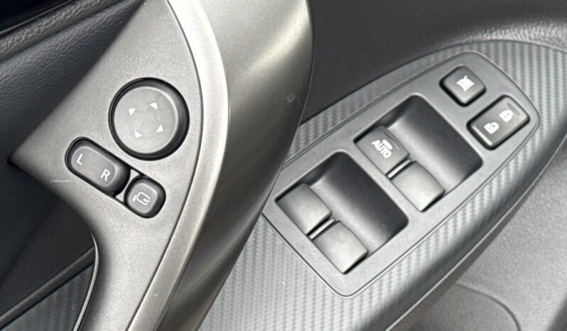 
								Mitsubishi Eclipse Cross full									