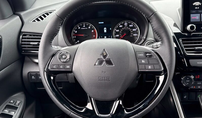 
								Mitsubishi Eclipse Cross full									