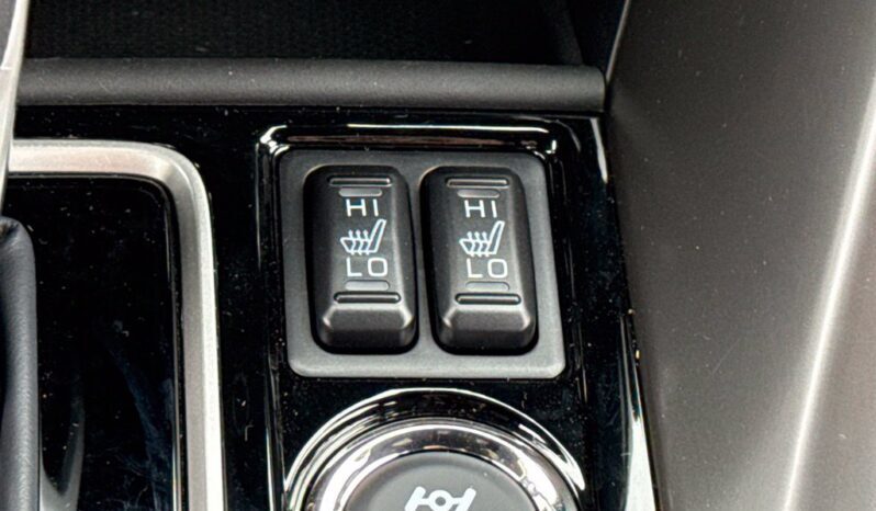 
								Mitsubishi Eclipse Cross full									