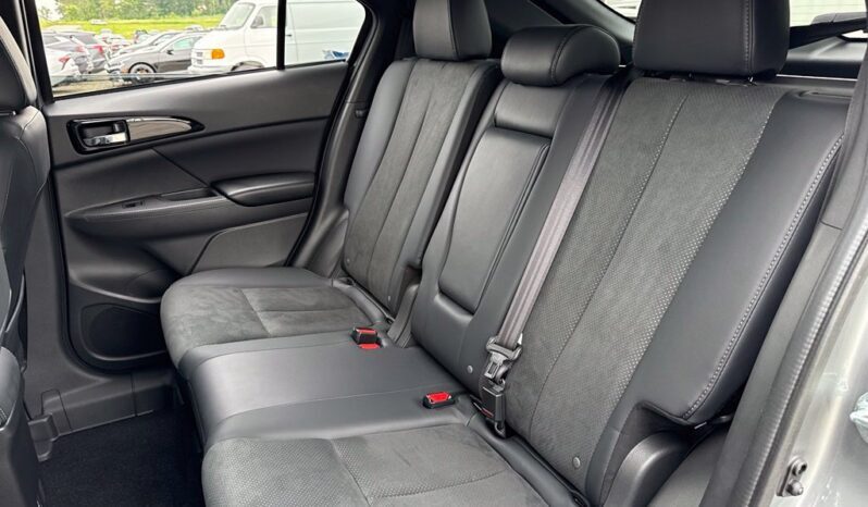 
								Mitsubishi Eclipse Cross full									