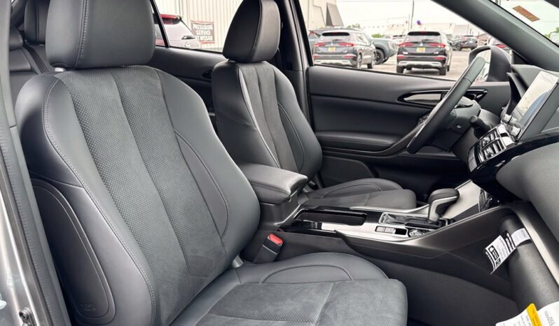 
								Mitsubishi Eclipse Cross full									
