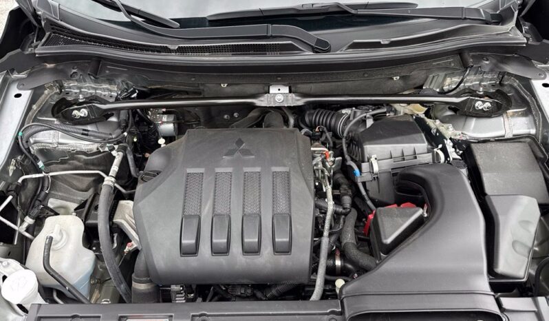 
								Mitsubishi Eclipse Cross full									