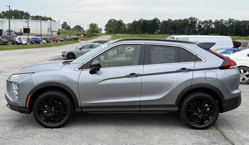 
								Mitsubishi Eclipse Cross full									