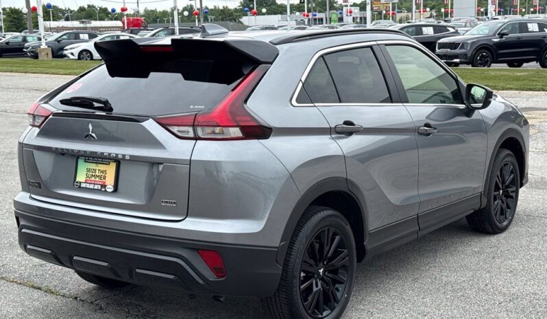 
								Mitsubishi Eclipse Cross full									
