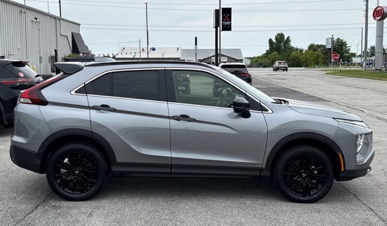 
								Mitsubishi Eclipse Cross full									