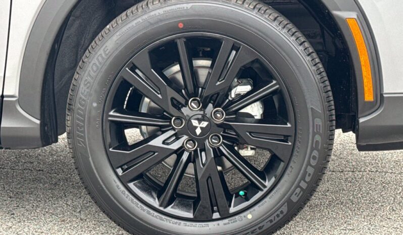 
								Mitsubishi Eclipse Cross full									