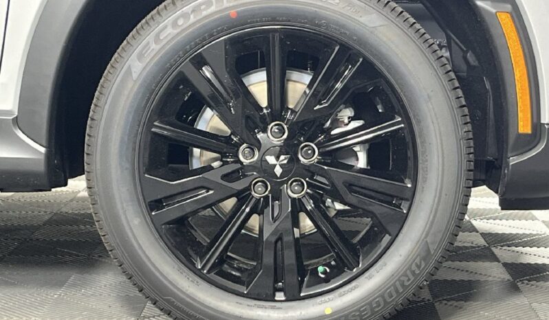 
								Mitsubishi Eclipse Cross full									
